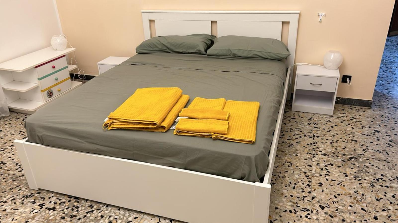 Pm 1 Via Ovidio Guest House Лепорано Екстериор снимка